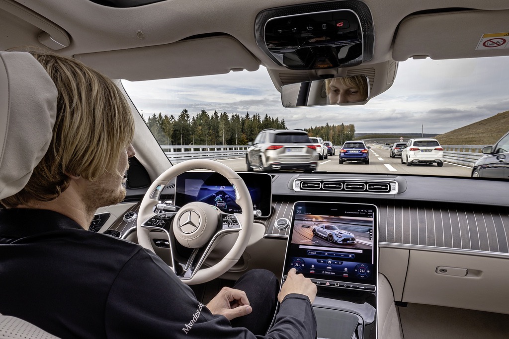 Benz's New Infotainment Interface Test-Fingered, Well, Thumbed Actually –  News – Car and Driver